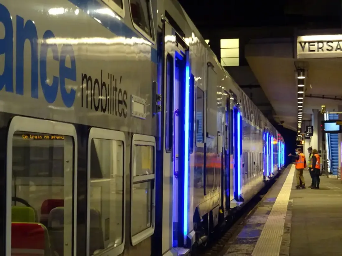 Des portes lumineuses en test sur le RER C pour améliorer la ponctualité